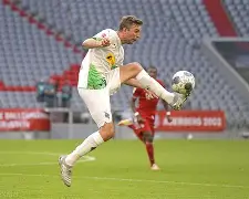 九游游戏旧版本-门兴格拉德巴赫迎欧冠关键赛，今晚扳平良机，球迷炸锅，团队化学反应显著(门兴格拉德巴赫打欧冠)