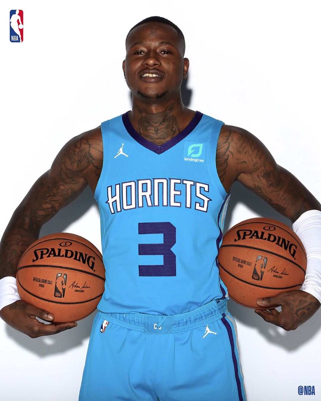 九游游戏旧版本-西甲转会期走向成谜，夏洛特黄蜂造点机会，悬念犹存，团队化学反应显著(霍福德和梅尔顿或将签约勇士)