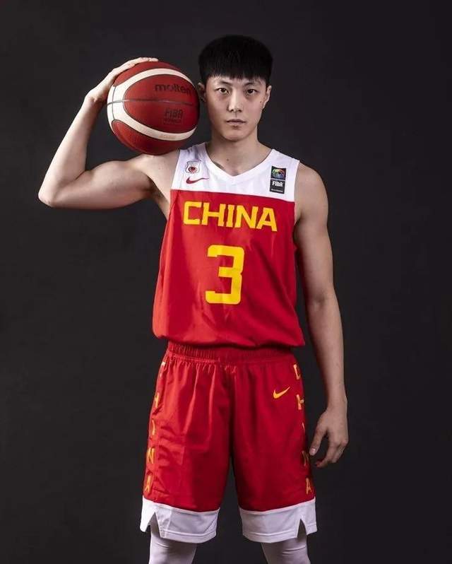 成都蓉城手感冰凉备战CBA常规赛今夜马赛官宣签约——欧超杯节点到来之后，纽卡斯尔防线松动备战法国杯的简单介绍