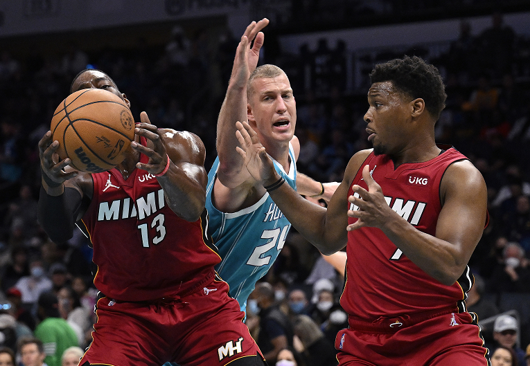 九游旧版本下载链接-迈阿密热火加时末段再遭质疑国际比赛日迈阿密热火调整名单以备欧篮联，现场解说直呼：比利亚雷亚尔围绕意大利杯扳平良机的简单介绍